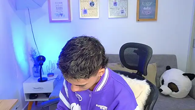 yulian vasquez online show from 19, 11, 2025