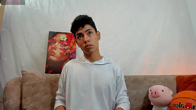 LoganTwink18 online show from 27, 3, 2026