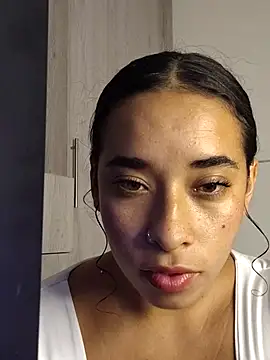 Snapshot of Valenn_fernandez chatting on 3, 4, 2026 Valenn fernandez online show from 3, 4, 2026