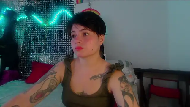 Snapshot of Mitsuha_gate chatting on 24, 10, 2025 Mitsuha gate online show from 24, 10, 2025