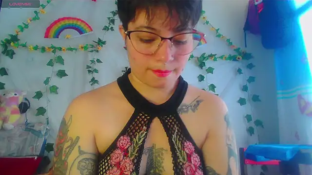 Snapshot of Mitsuha_gate chatting on 17, 12, 2025 Mitsuha gate online show from 17, 12, 2025