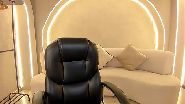 Snapshot of AmbarJames_ chatting on 10, 11, 2025 AmbarJames online show from 10, 11, 2025