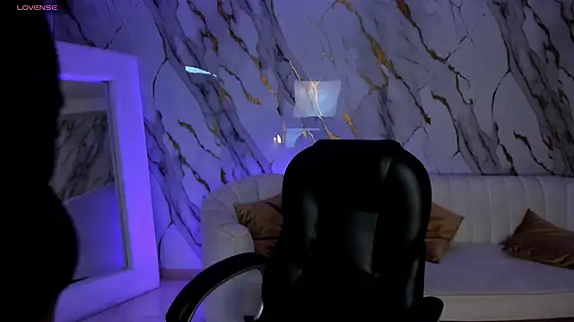 Snapshot of AmbarJames_ chatting on 30, 11, 2025 AmbarJames online show from 30, 11, 2025