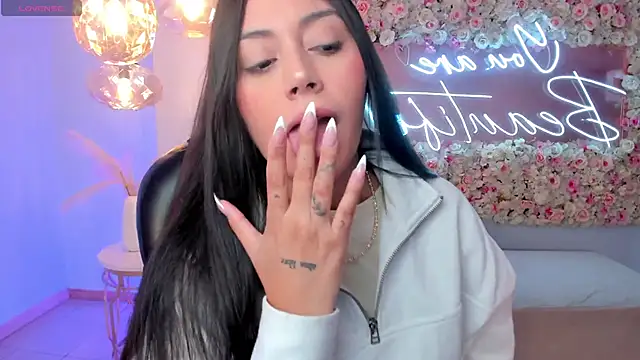 Snapshot of AmbarJames_ chatting on 14, 12, 2025 AmbarJames online show from 14, 12, 2025