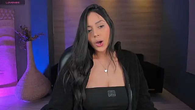 Snapshot of AmbarJames_ chatting on 17, 12, 2025 AmbarJames online show from 17, 12, 2025