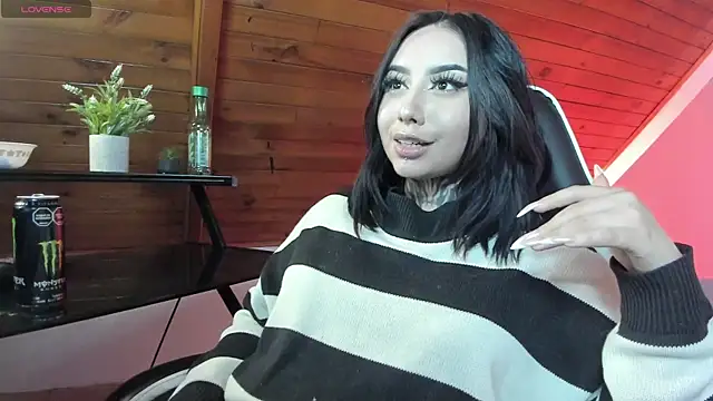 Snapshot of _Morrigan_ chatting on 12, 11, 2025 Morrigan online show from 12, 11, 2025