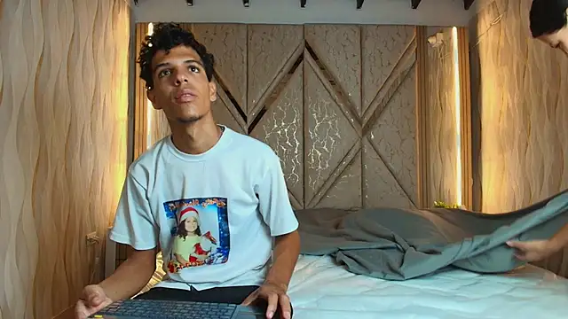 Hotcouple 222 online show from 18, 1, 2026