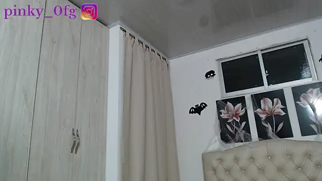 pinky f00x online show from 16, 10, 2025