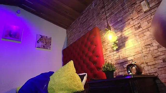 Victoria Thompson1 online show from 8, 11, 2025