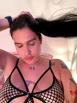 Snapshot of Bella__Wood chatting on 9, 10, 2025 Bella  Wood online show from 9, 10, 2025