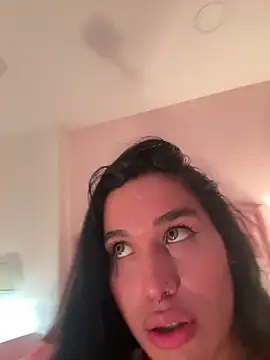 Bella  Wood online show from 14, 11, 2025