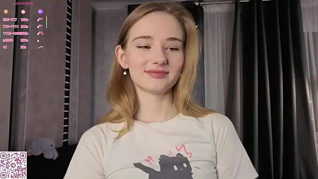 Snapshot of ElvinaRose chatting on 6, 11, 2025 ElvinaRose online show from 6, 11, 2025