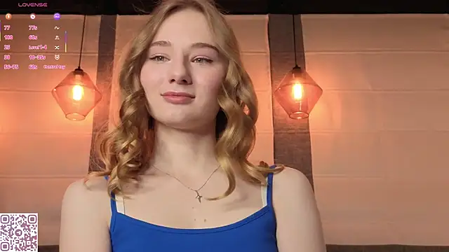 Snapshot of ElvinaRose chatting on 8, 11, 2025 ElvinaRose online show from 8, 11, 2025