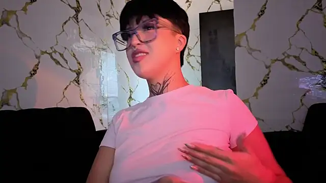 Snapshot of Rebeka-baker chatting on 7, 1, 2026 Rebeka-baker online show from 7, 1, 2026