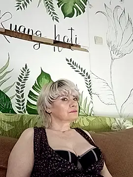Snapshot of Catty_Lady chatting on 20, 4, 2026 Catty Lady online show from 20, 4, 2026