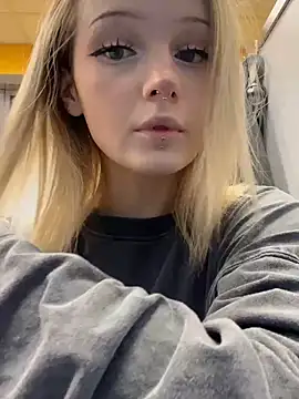 Snapshot of softlyblessed chatting on 8, 10, 2025 softlyblessed online show from 8, 10, 2025