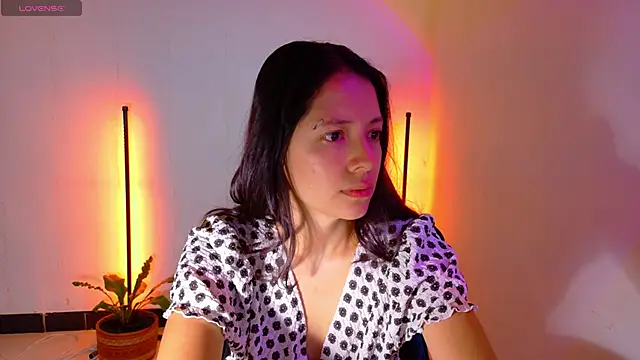 Snapshot of Sarasavage chatting on 15, 5, 2026 Sarasavage online show from 15, 5, 2026