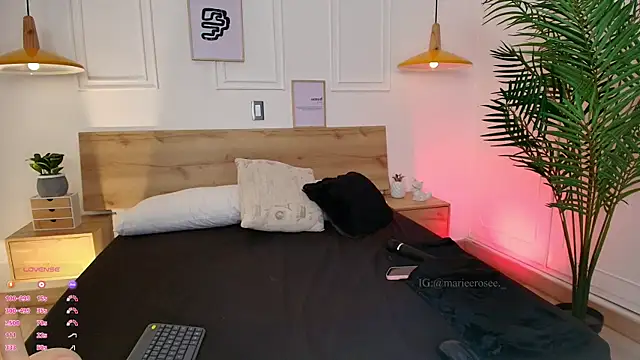 Snapshot of Mariee_rosee chatting on 17, 4, 2026 Mariee rosee online show from 17, 4, 2026