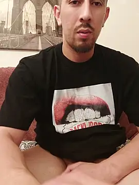 Snapshot of himNIGuys chatting on 6, 4, 2026 himNIGuys online show from 6, 4, 2026