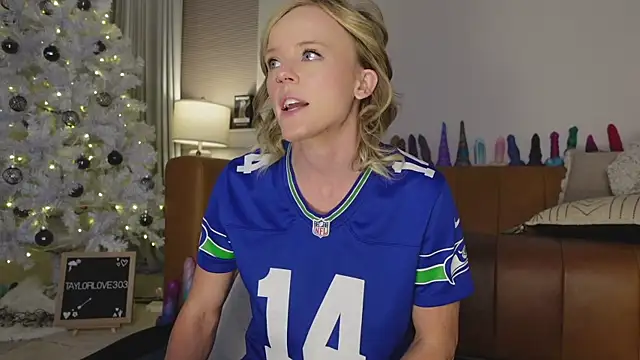 Snapshot of Taylorlove303 chatting on 18, 12, 2025 Taylorlove303 online show from 18, 12, 2025