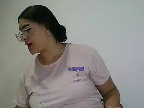 Snapshot of Marianacg_21 chatting on 7, 11, 2025 Marianacg 21 online show from 7, 11, 2025