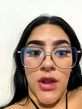 Snapshot of Marianacg_21 chatting on 16, 12, 2025 Marianacg 21 online show from 16, 12, 2025
