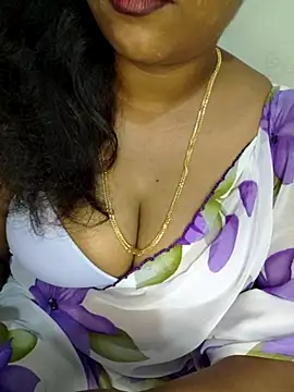 Snapshot of Anu_Reddy_10 chatting on 17, 9, 2025 Anu Reddy 10 online show from 17, 9, 2025