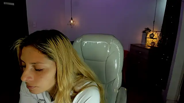 Jennaa Cooper online show from 9, 10, 2025