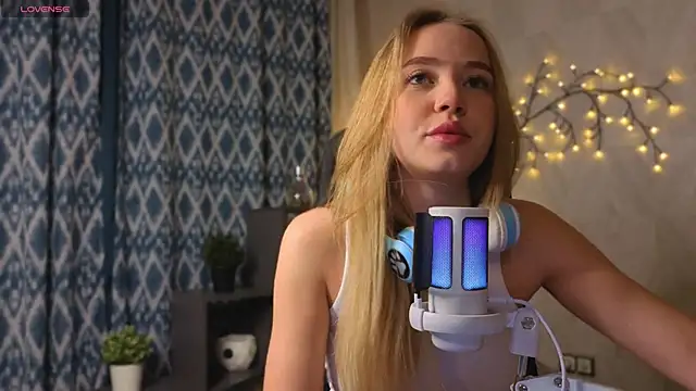 Snapshot of Anna_mileer chatting on 2, 12, 2025 Anna mileer online show from 2, 12, 2025