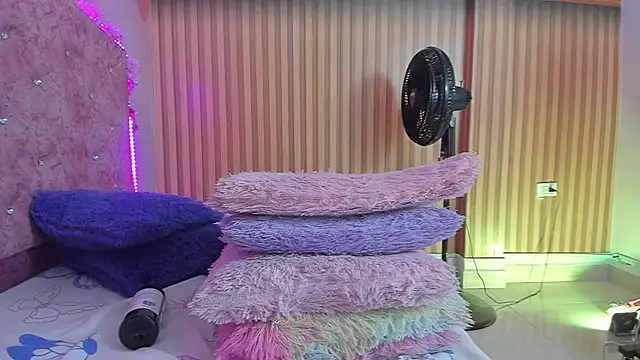 violet taylor  online show from 29, 9, 2025