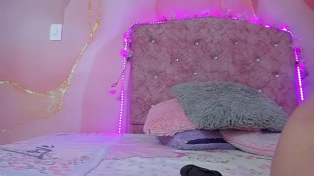 violet taylor  online show from 8, 1, 2026