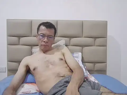 skinnylatino51 online show from 12, 11, 2025