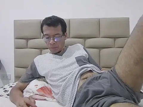 skinnylatino51 online show from 18, 2, 2026