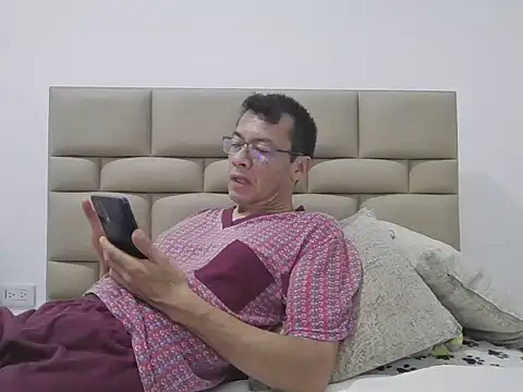 skinnylatino51 online show from 29, 3, 2026