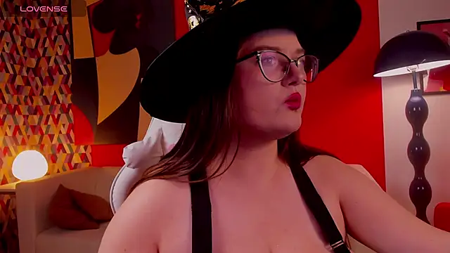 Snapshot of HelenDanvers chatting on 23, 10, 2025 HelenDanvers online show from 23, 10, 2025