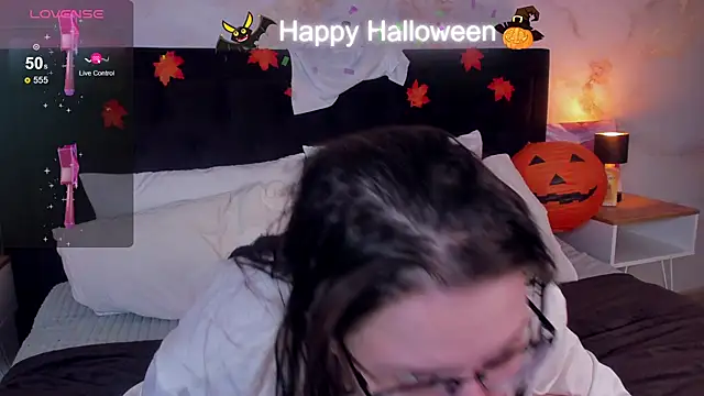 Snapshot of HelenDanvers chatting on 30, 10, 2025 HelenDanvers online show from 30, 10, 2025