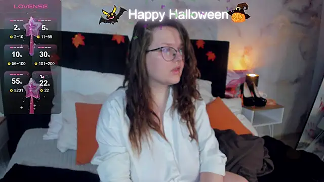 Snapshot of HelenDanvers chatting on 31, 10, 2025 HelenDanvers online show from 31, 10, 2025