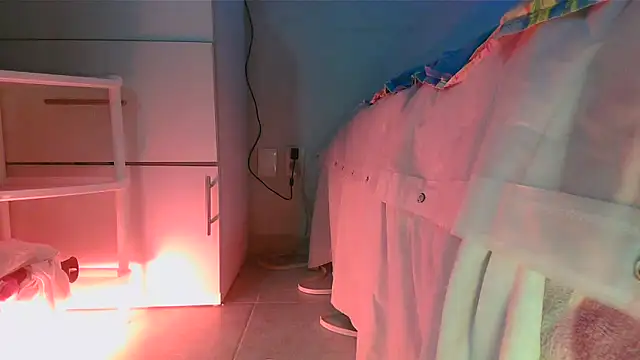 SatiroyNinfa online show from 17, 4, 2026