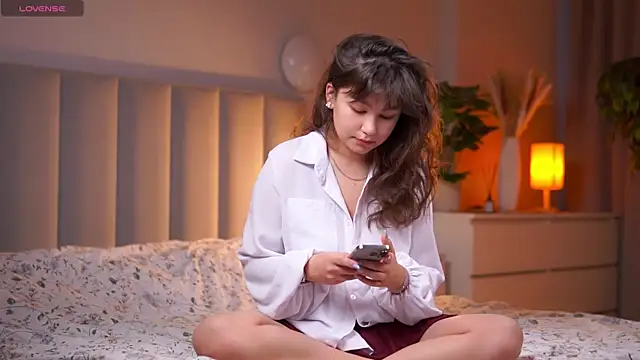 Julia PR0 online show from 26, 11, 2025