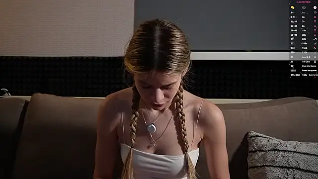 Snapshot of AnneVerity chatting on 6, 3, 2026 AnneVerity online show from 6, 3, 2026