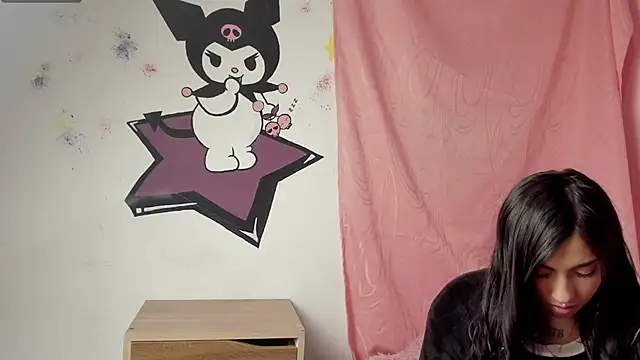 Snapshot of Alanaloiiss_ chatting on 16, 12, 2025 Alanaloiiss online show from 16, 12, 2025