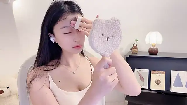 Onechestnut online show from 15, 11, 2025