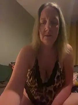 Snapshot of X-Victoria-X chatting on 3, 11, 2025 X-Victoria-X online show from 3, 11, 2025