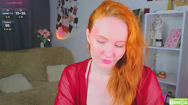 Snapshot of JoyceJones chatting on 17, 10, 2025 JoyceJones online show from 17, 10, 2025