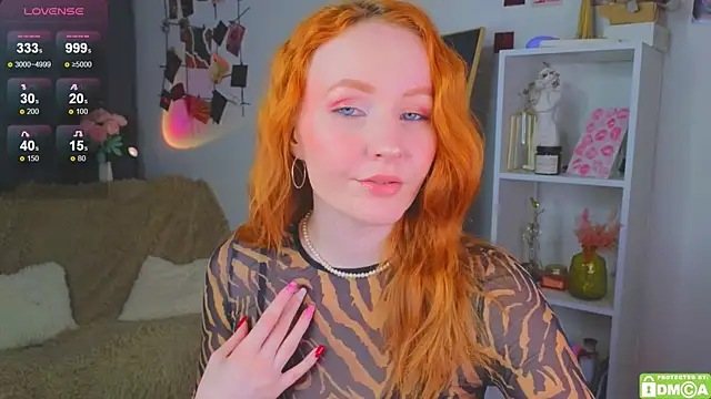 Snapshot of JoyceJones chatting on 18, 10, 2025 JoyceJones online show from 18, 10, 2025