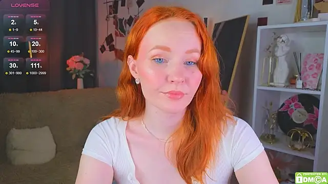 Snapshot of JoyceJones chatting on 7, 11, 2025 JoyceJones online show from 7, 11, 2025