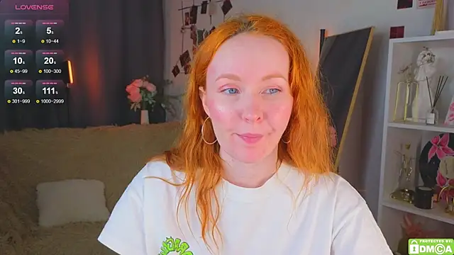 Snapshot of JoyceJones chatting on 1, 12, 2025 JoyceJones online show from 1, 12, 2025