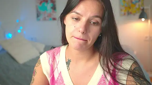 Snapshot of EwelynScott chatting on 14, 10, 2025 EwelynScott online show from 14, 10, 2025