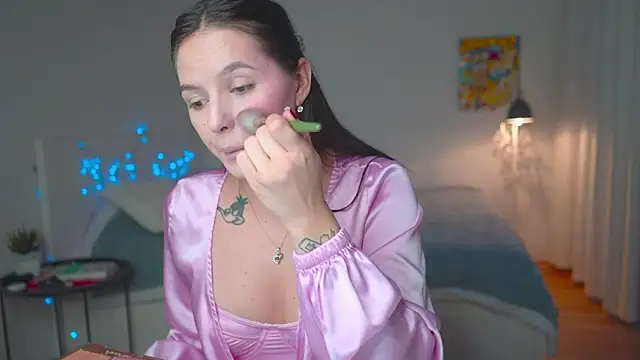 Snapshot of EwelynScott chatting on 19, 10, 2025 EwelynScott online show from 19, 10, 2025