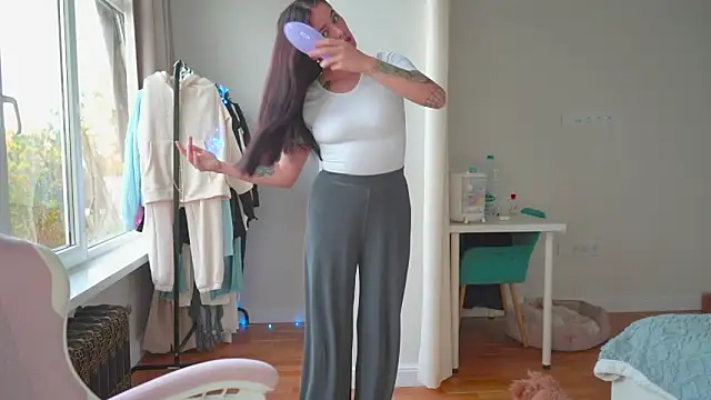 Snapshot of EwelynScott chatting on 5, 11, 2025 EwelynScott online show from 5, 11, 2025